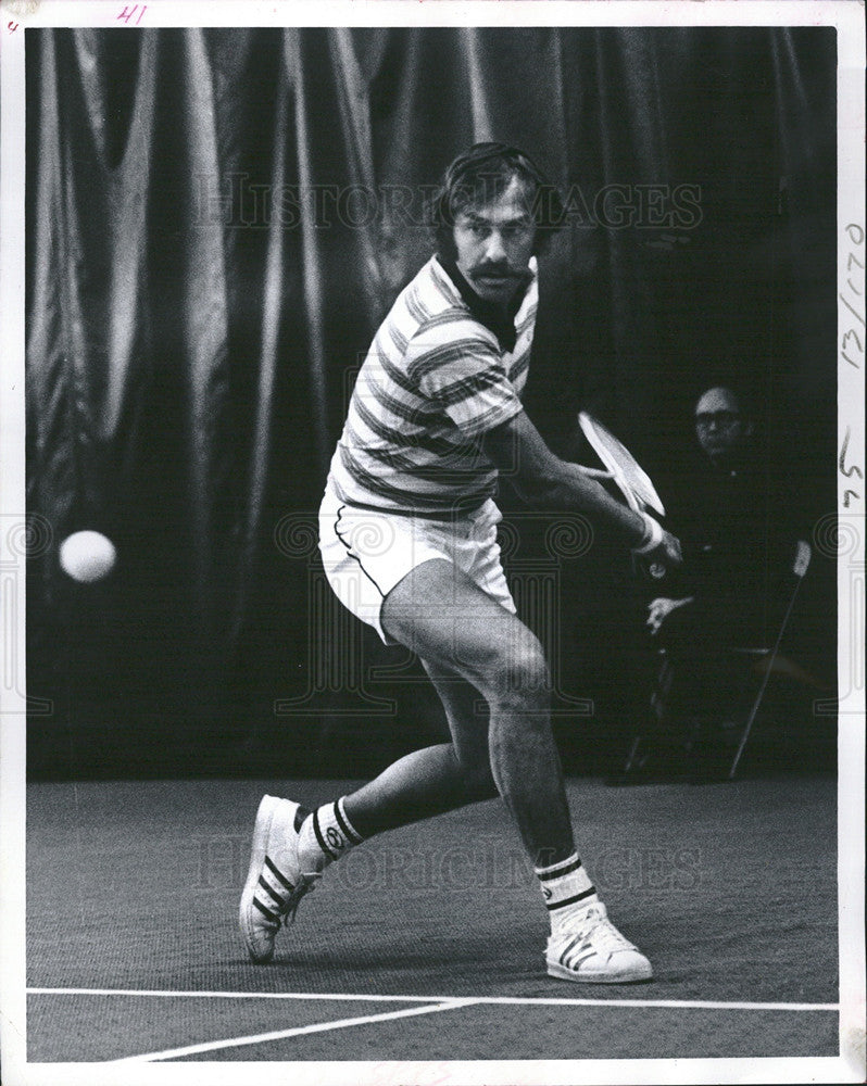 1976 Press Photo John Newcombe elimanated from World Champion mtennis match - Historic Images