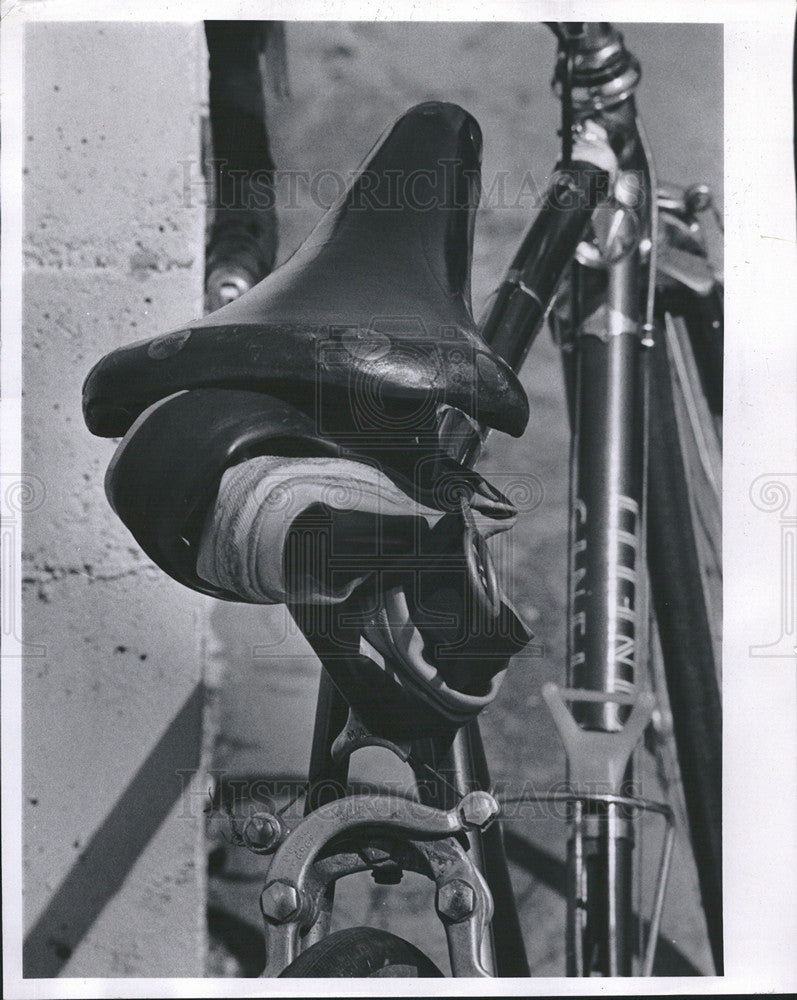 1970 Press Photo Bicycle Spare Under Saddle - Historic Images