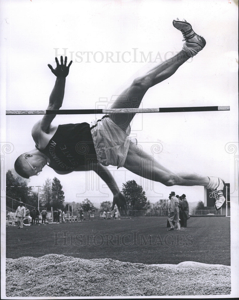 1961 Press Photo Heny Wyborney in the highjump - Historic Images