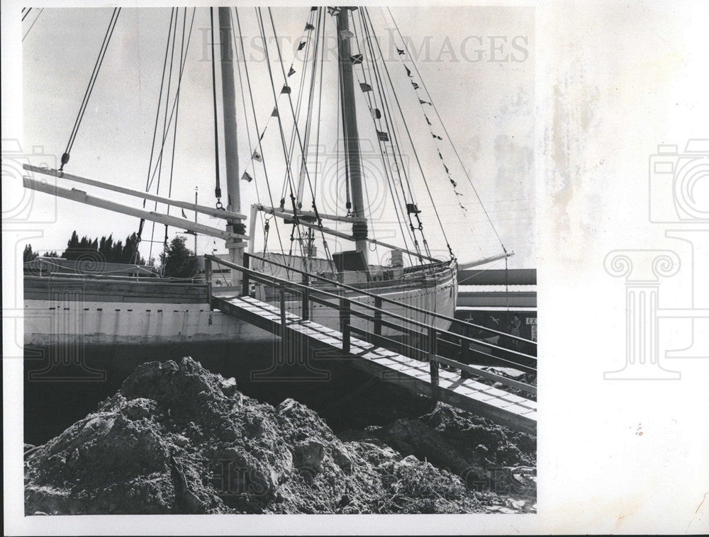 1974 Press Photo Tarpon Springs Boat At The Docks - Historic Images