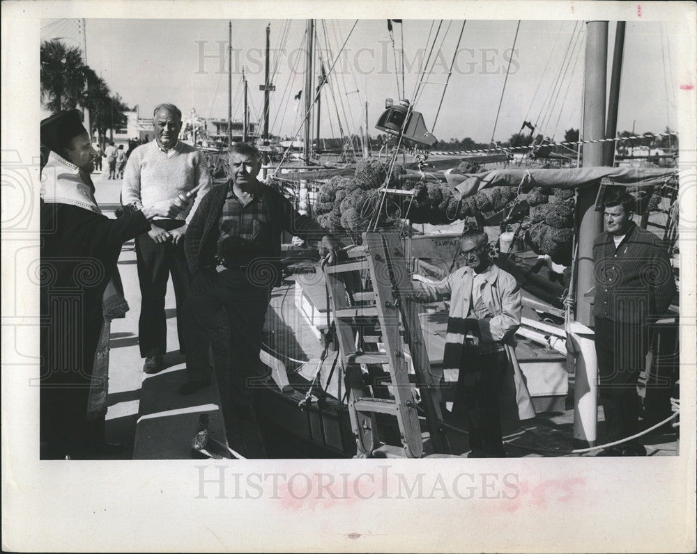 1967 Press Photo Sponge fleet tarpon springs - Historic Images