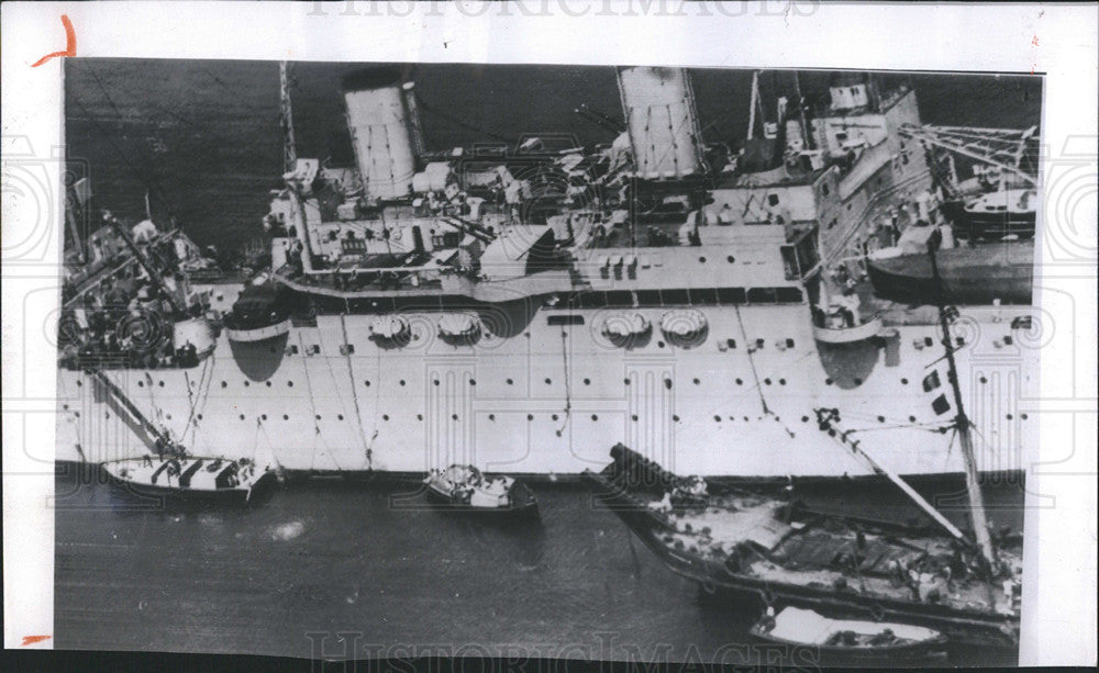 1955 Press Photo Salvage ships at site Brit sub Sidon sank in harbor - Historic Images