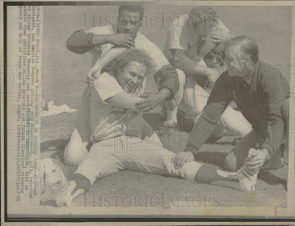 1975 Press Photo Andy Messersmith, Dodgers Pitcher, and Willie Crawford - Historic Images