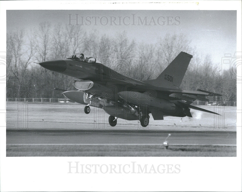 1989 Press Photo Army aero Aircraft fighter F-16 - Historic Images