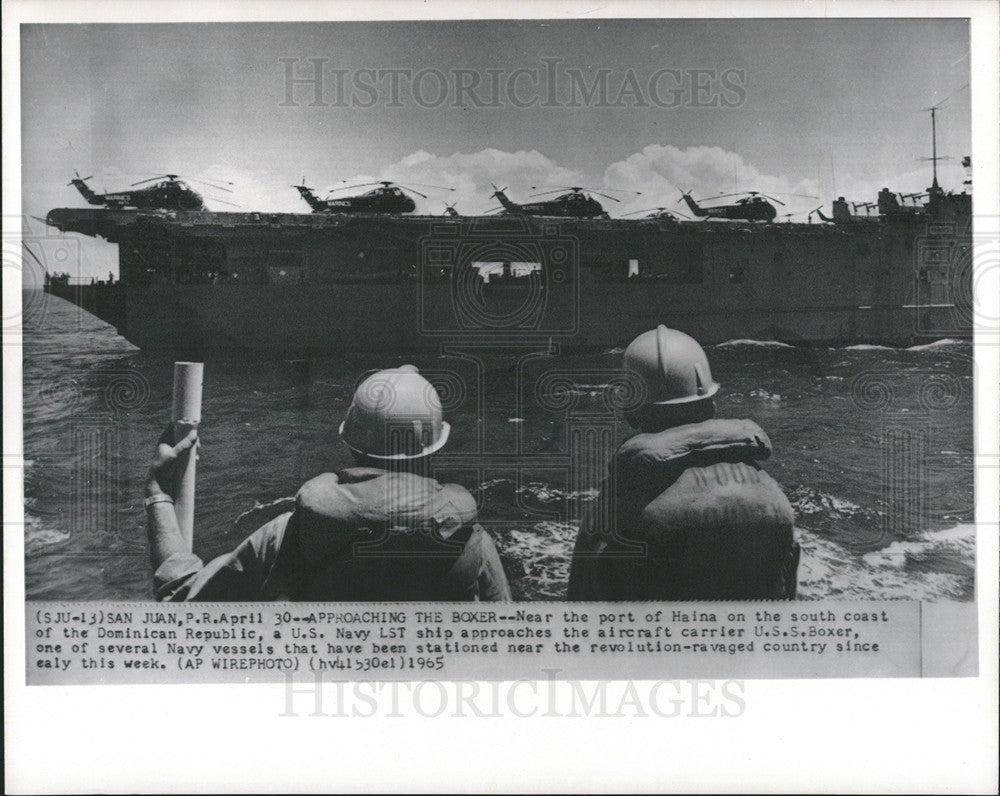 1965 Press Photo US Navy ship approaching the Carrier Boxer near port of Haina - Historic Images