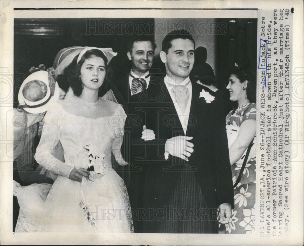 1948 Press Photo John Lujack &amp; Bride Patricia Schierbrock Wedding Day Notre Dame - Historic Images