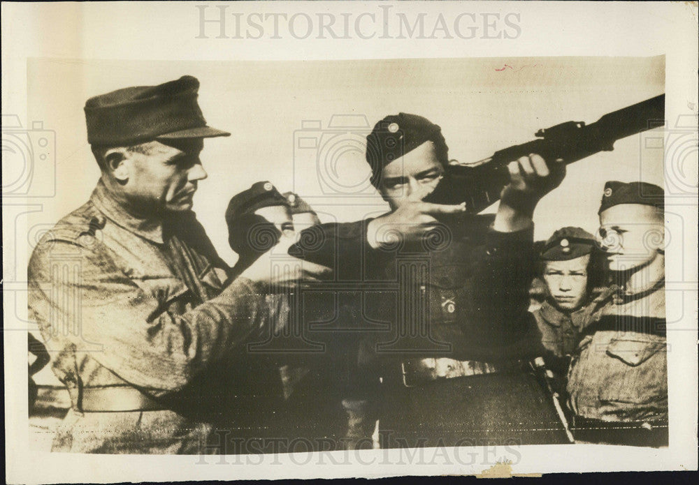 1941 Press Photo Famous Runner Paavo Nurmi Army Formation - Historic Images