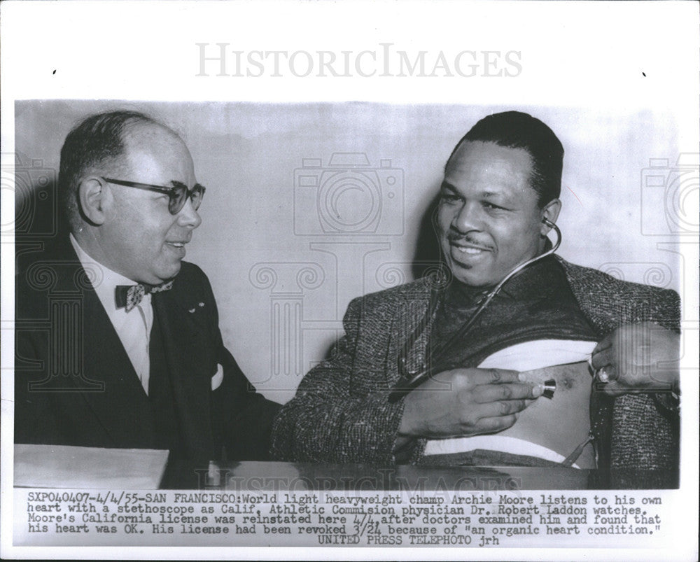 1955 Press Photo of World Light Heavyweight Champ Archie Moore - Historic Images