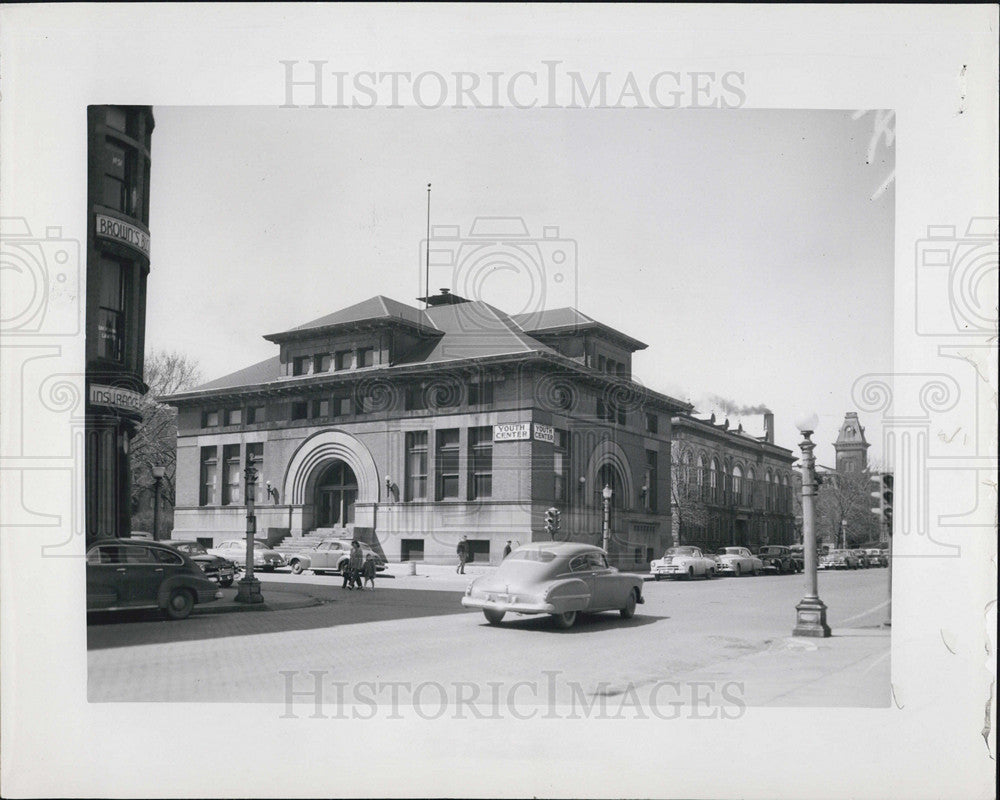 1952 Press Photo Youth center bldg - Historic Images