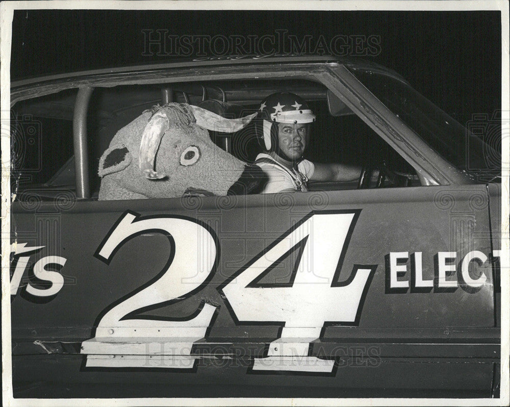 1972 Press Photo Billy Gill in his racecar - Historic Images