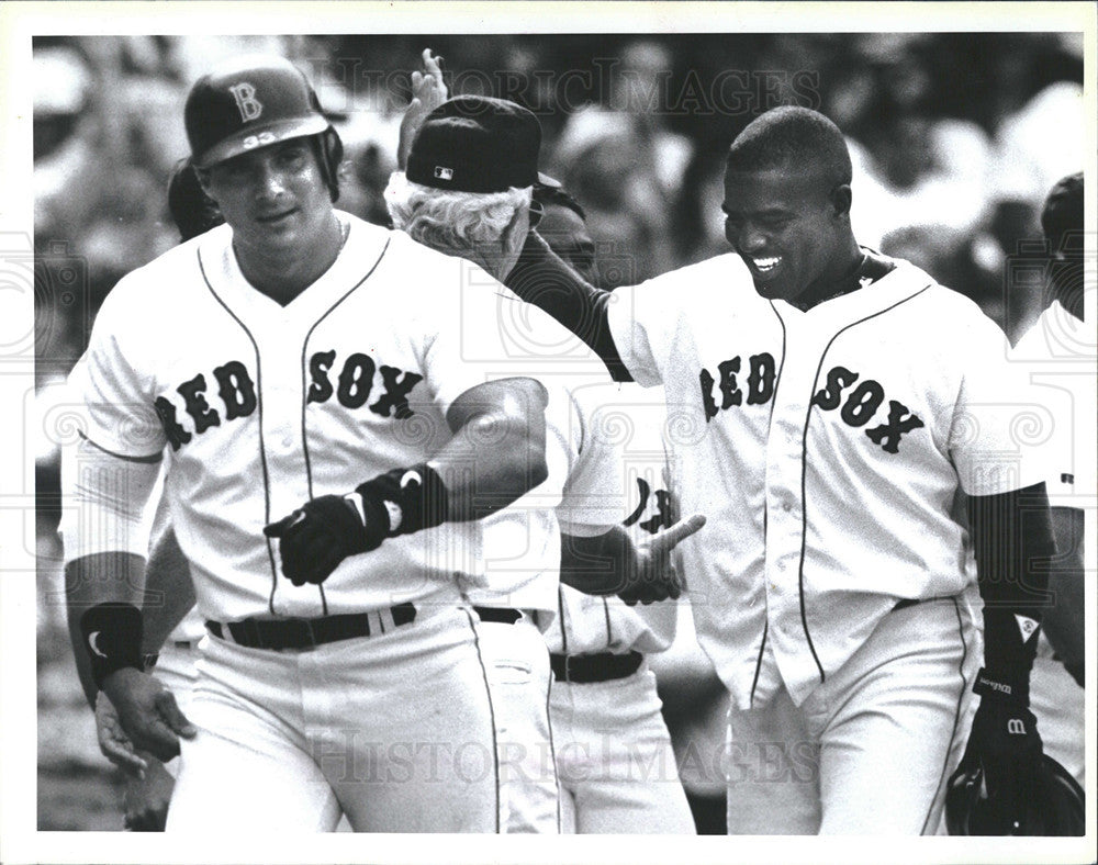 1996 Press Photo Reggie Jackson  congrats from teammate - Historic Images