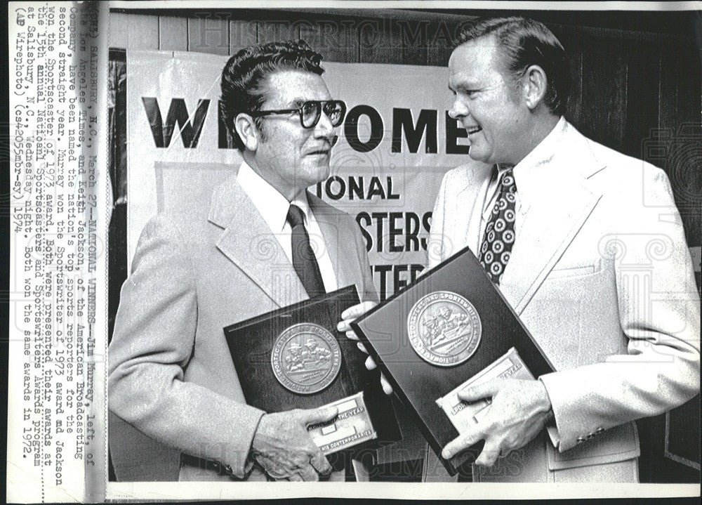 1974 Press Photo Zin Murray of LA Times and Keith Jackson ABC top sports report - Historic Images