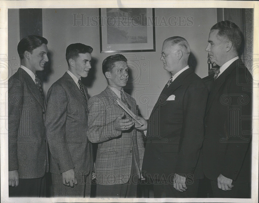 1945 Press Photo John T. Nykiel, James Buckley, Robert Wasel get schlarships - Historic Images