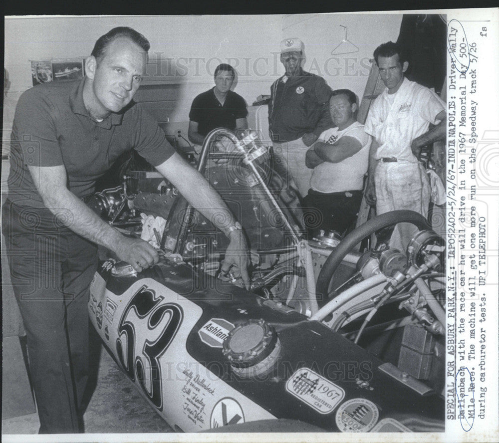 1967 Press Photo driver Wally Dallenbach with race car for the 1967 Mem Day 500 - Historic Images