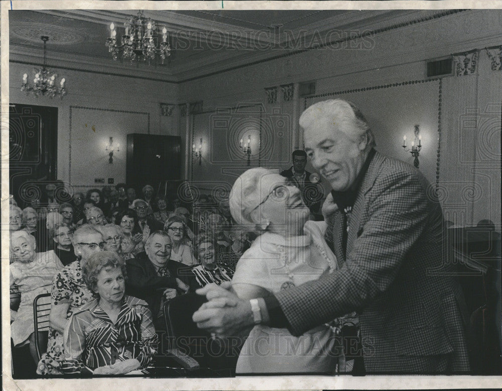 1974 Press Photo Cesar Romero waltzes with Mrs. Rose Shanas - Historic Images