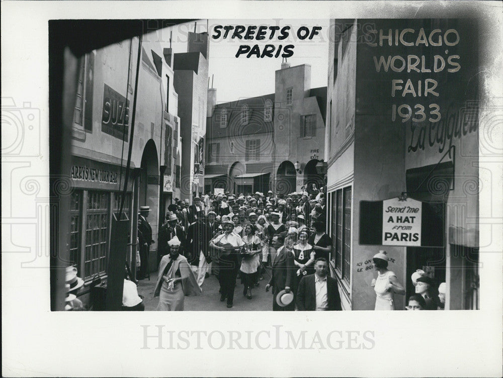 1933 Press Photo Visitors Enjoy Model Of The Streets Of Paris At World&#39;s Fair - Historic Images