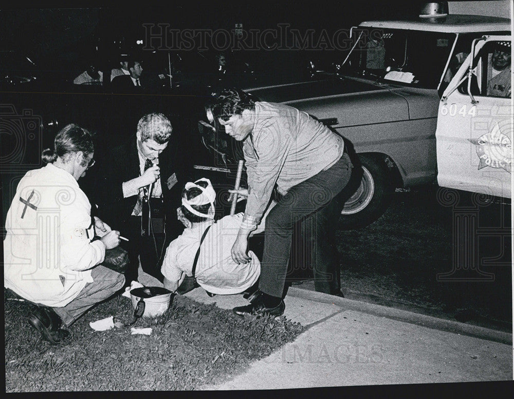 1971 Press Photo Chicago Riots Patrolman Patrick McEnroe Injured - Historic Images