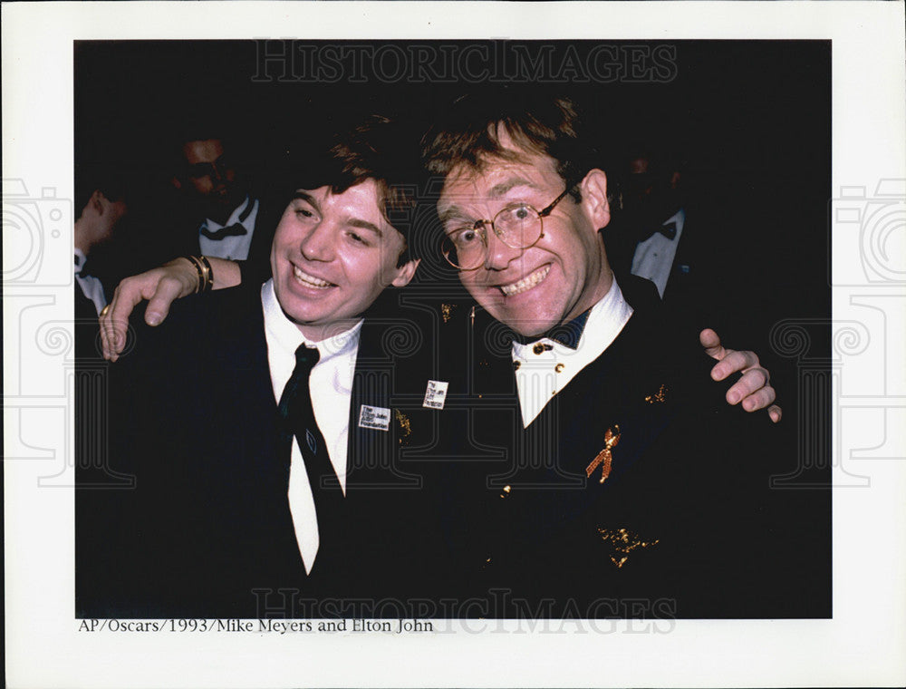 1993 Press Photo At the Oscars Mike Meyers,comedy and Elton John ,musician - Historic Images