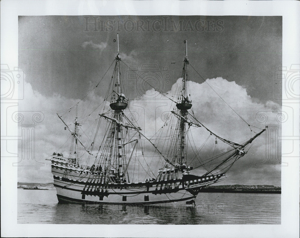 1967 Press Photo A replica of the &quot;Mayflower in Plymouth - Historic Images