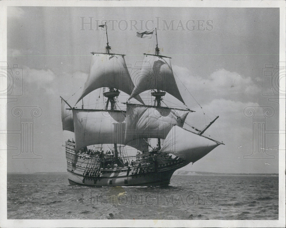 1973 Press Photo A replica of the ship &quot;Mayflower&quot; on the ocean - Historic Images