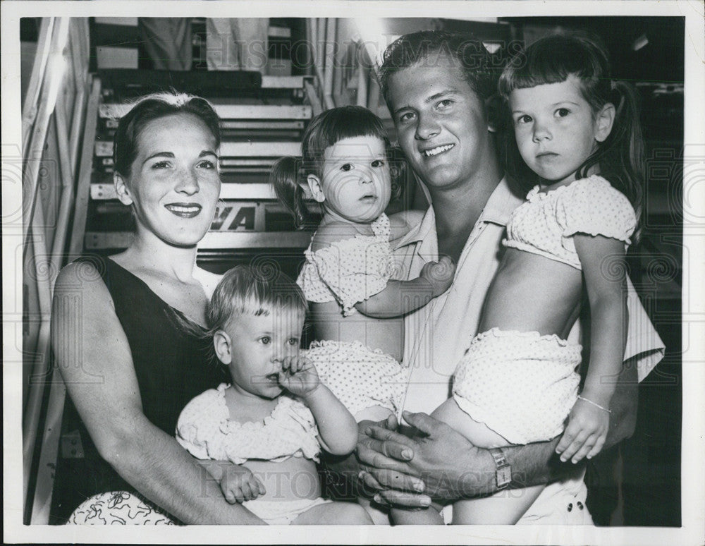 1957 Press Photo Singer Pat Boone and his wife Shirley with their 3 kids. - Historic Images