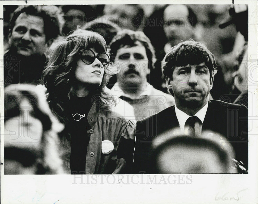 1989 Press Photo US Rep Sam Gibbons,Jane Fonda,Tom Hayden at football game - Historic Images