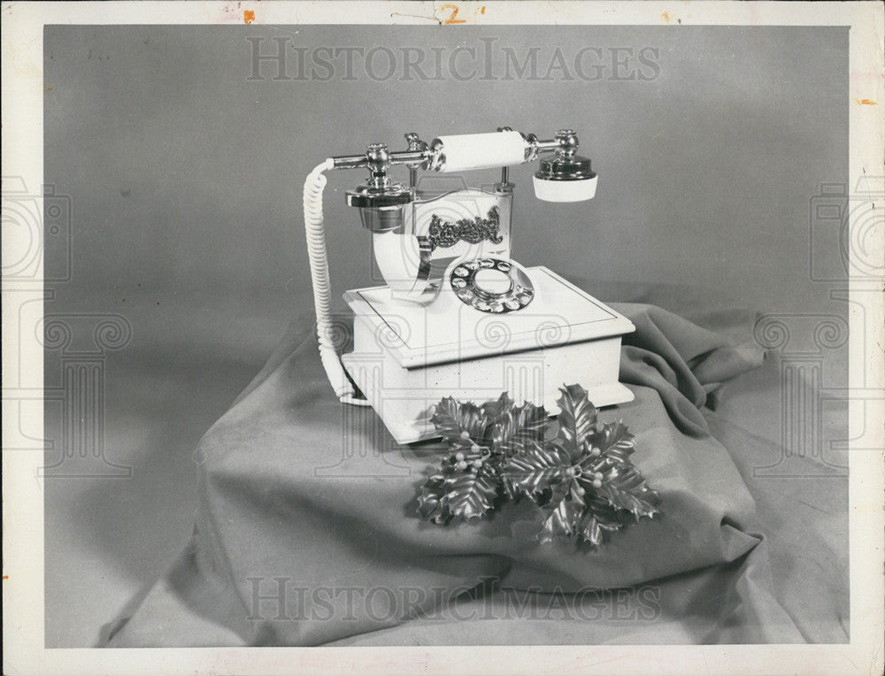 1968 Press Photo Deco-tel fancy telephone - Historic Images