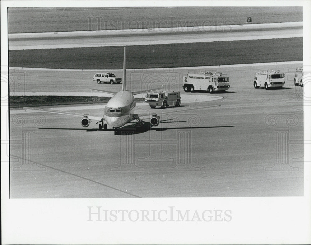 1989 Press Photo United Airlines flight with hydraulic problems at Tampa - Historic Images