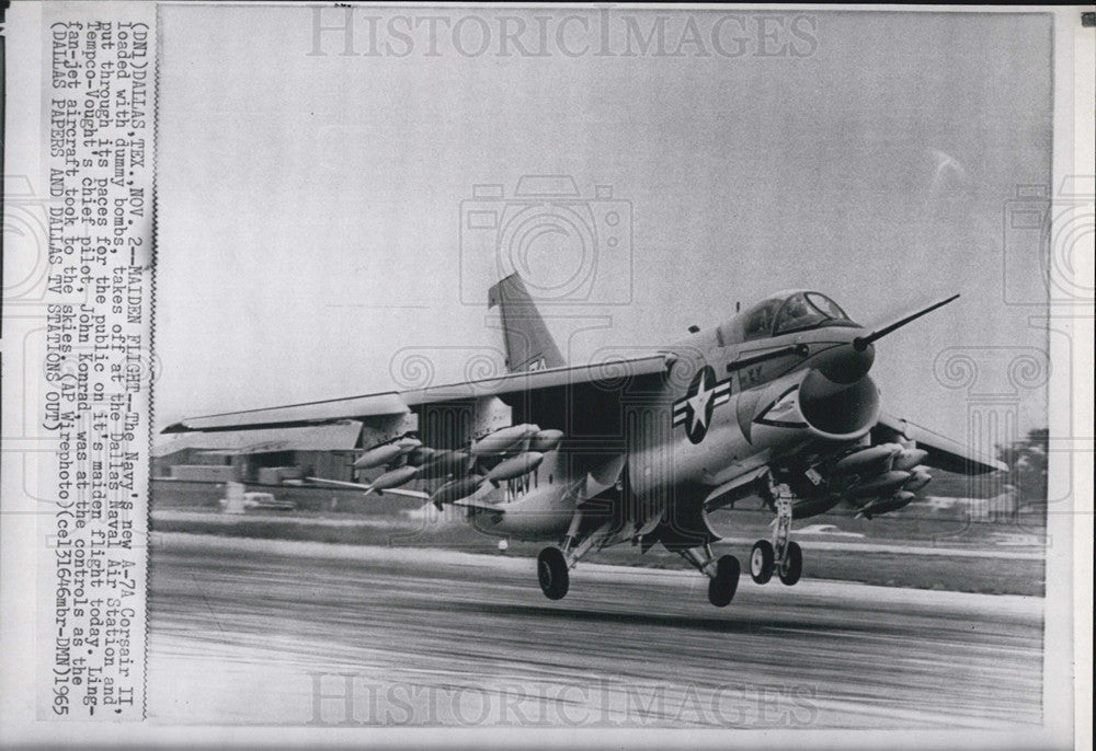 1965 Press Photo The Navy&#39;s new A-7A Corsair II with dummy bombs , maiden flight - Historic Images