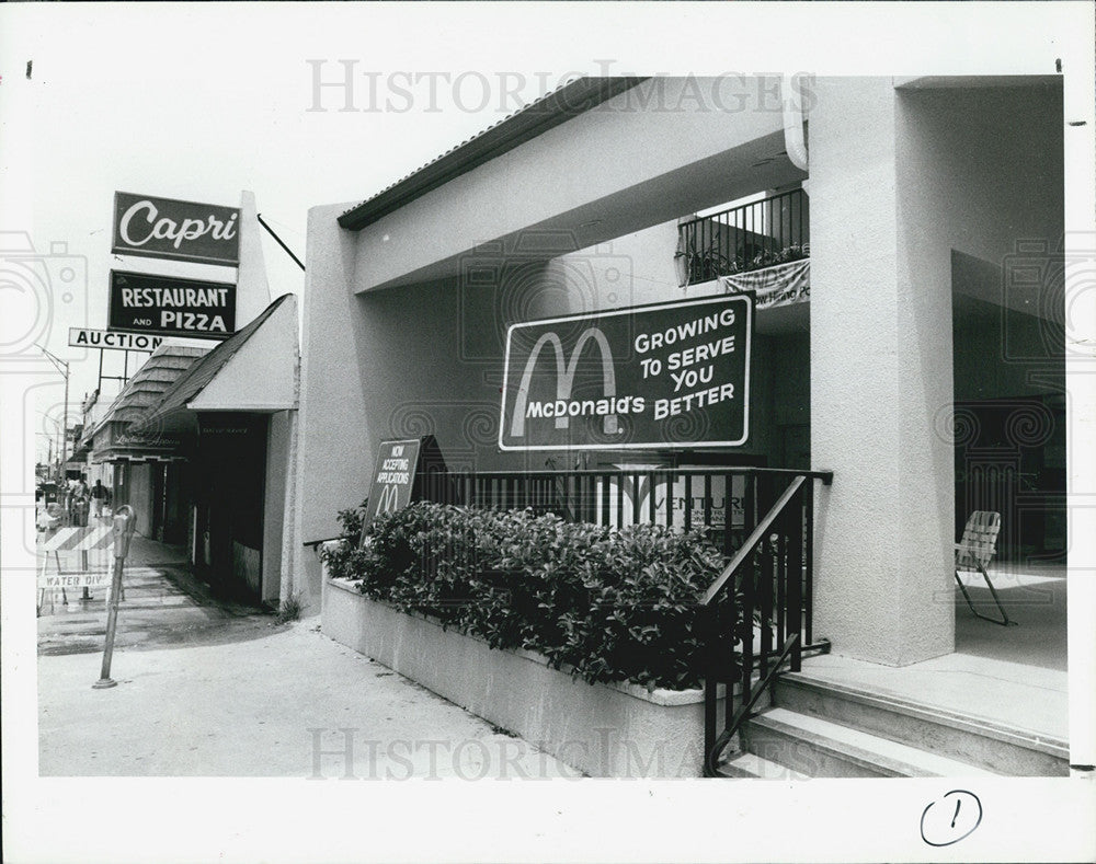 1987 Press Photo Clearwater Beach, McDonald&#39;s &amp; Capri Restaurant. - Historic Images