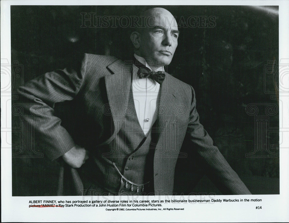 1982 Press Photo Albert Finney, in "Annie" John Huston film for Columbia - Historic Images