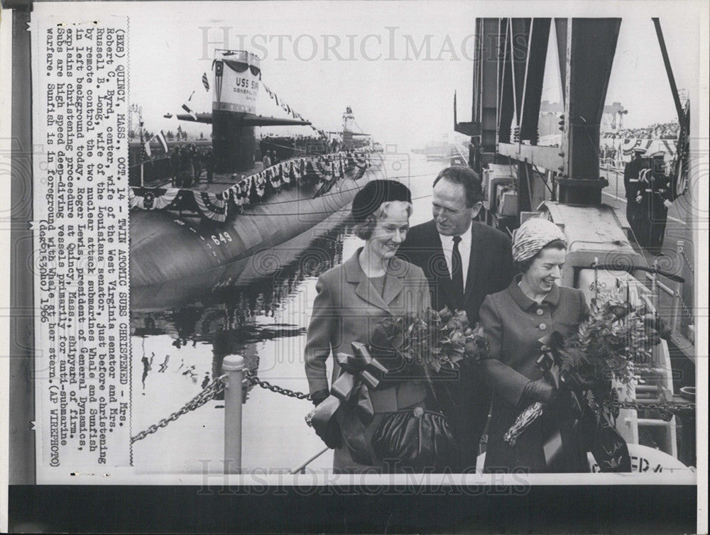 1966 Press Photo Mrs. Robert C. Byrd, center, &amp; Mrs.Russell Long,  Roger Lewis - Historic Images