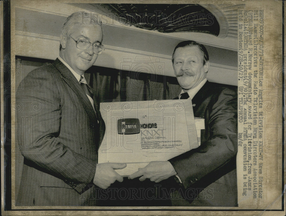 1971 Press Photo Bill Eames, news director, & James McCulla. RTNDA president. - Historic Images