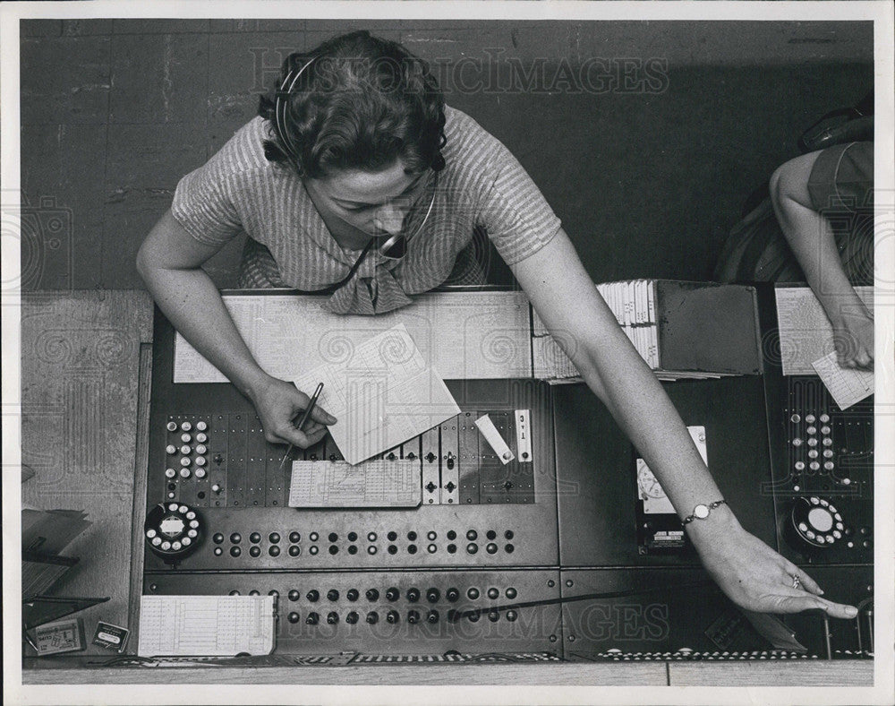 Undated Press Photo marine telephone operators - Historic Images