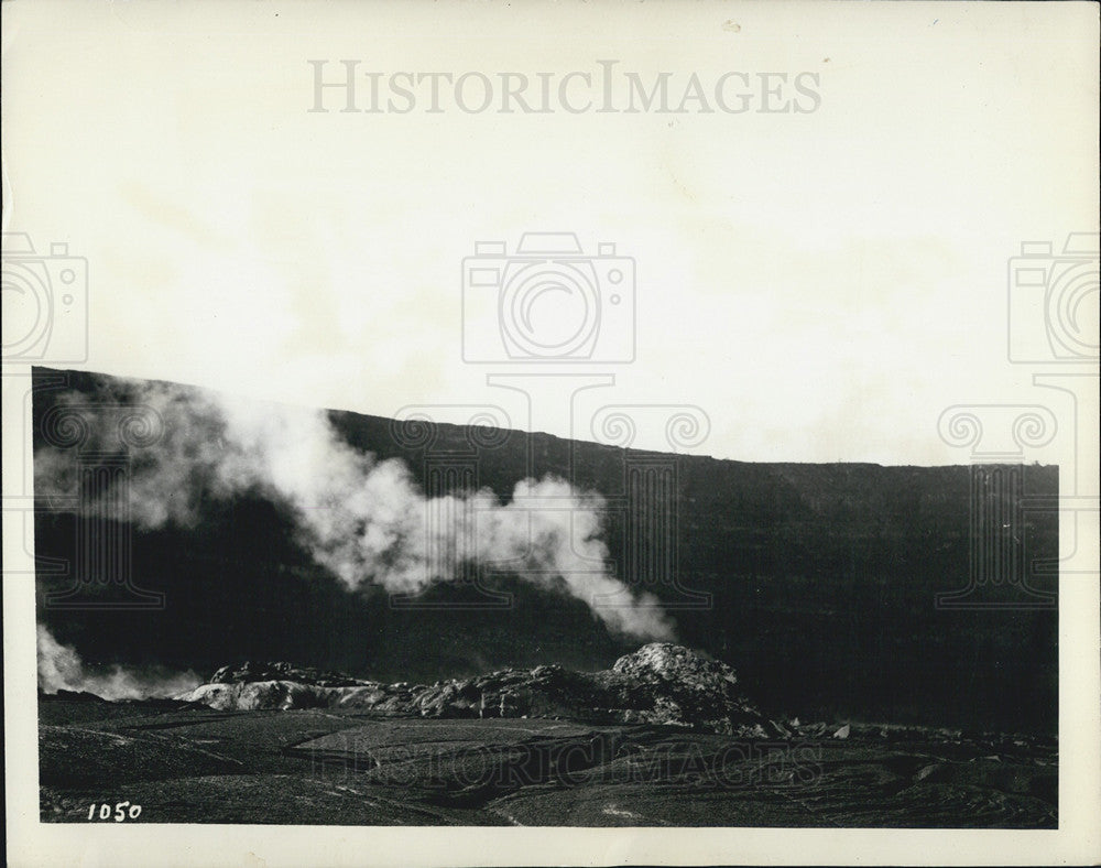 1927 Press Photo Halemaumau, Kilauea, Hilo, Hawaii; Conelet Near North Wall - Historic Images