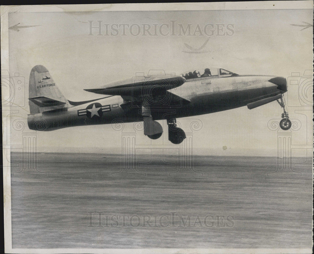 1950 Press Photo Air Force F-84 Thunderjet on second trans-Atlantic attempt - Historic Images