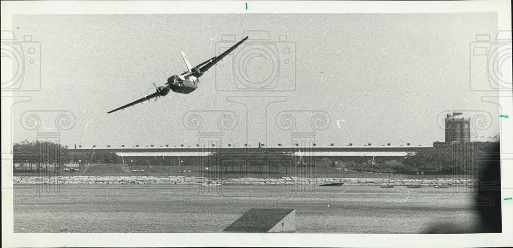 1977 Press Photo Navy Caribou training plane - Historic Images