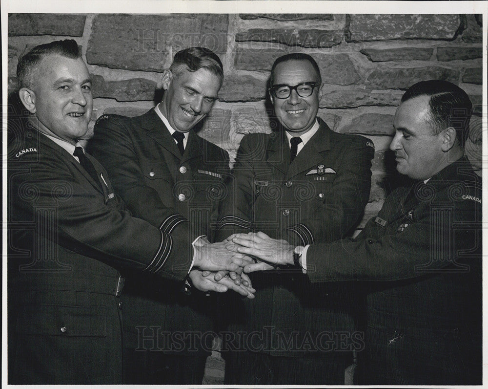 1985 Press Photo Canadian Cmdr. Robert J. Ford promoted at NORAD - Historic Images