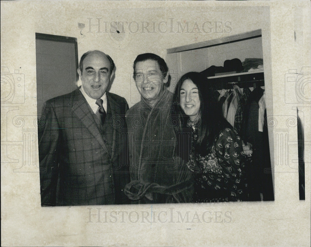 1970 Press Photo Milton Beryl and fans - Historic Images