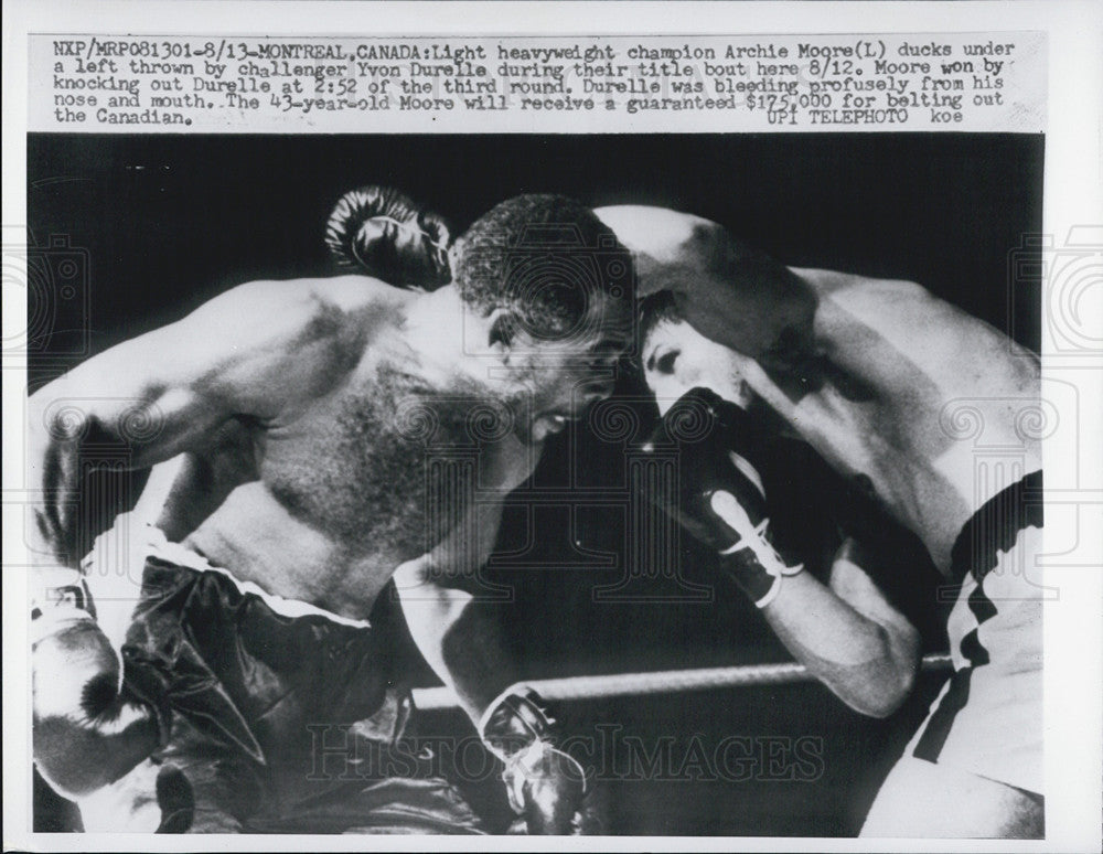 1959 Press Photo of Archie Moore vs Yvon Durelle in title bout in Montreal - Historic Images