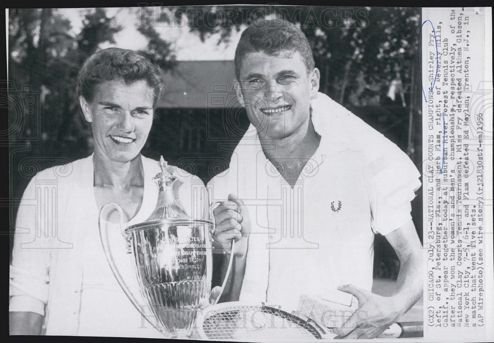 1956 Press Photo Shirley Fry, left, Herb Flam, right,winners River Forest - Historic Images