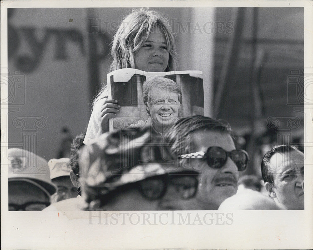 1976 Press Photo Jimmy Carter Supporter Bridget Knipple Shows Her Allegiance - Historic Images