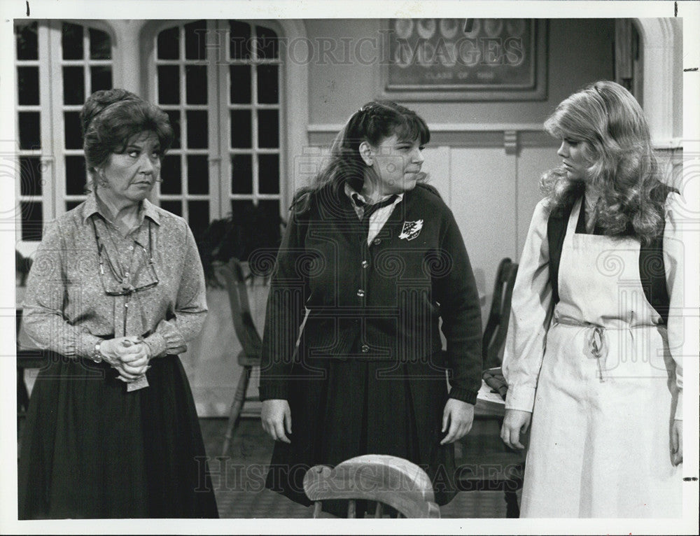 1982 Press Photo  Charlotte Rae, Mindy Cohn &amp; Lisa Whelchel in &quot;The Facts of - Historic Images