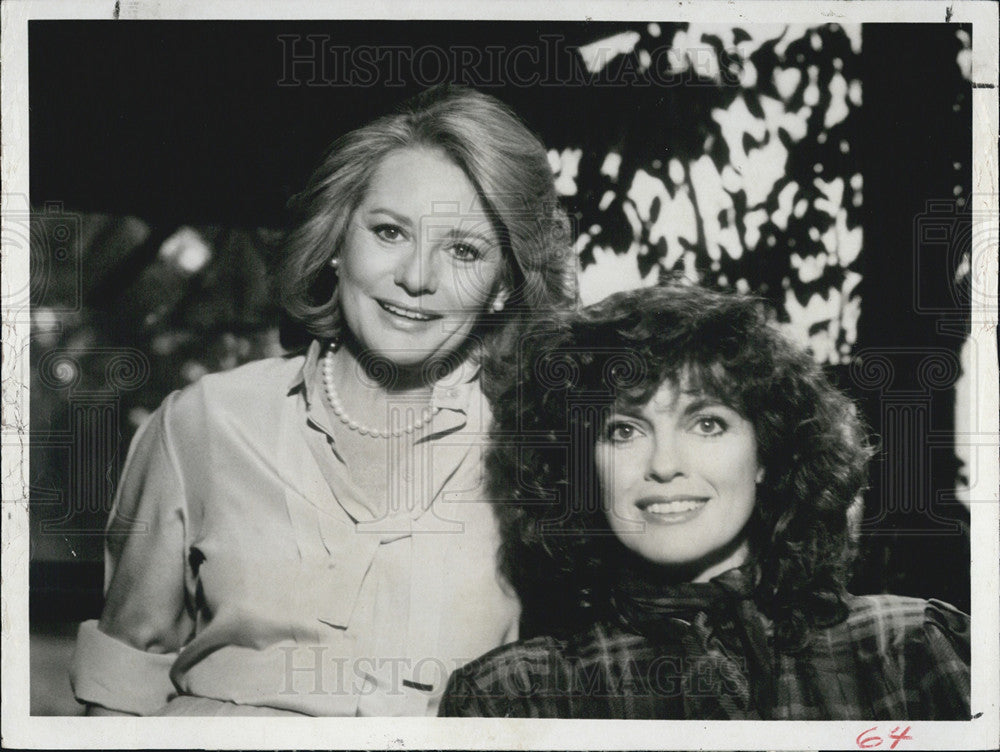 1981 Press Photo Barbara Walters and Linda Gray. - Historic Images