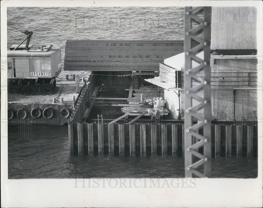 1969 Press Photo A coffer dam around Sunshine highway column - Historic Images