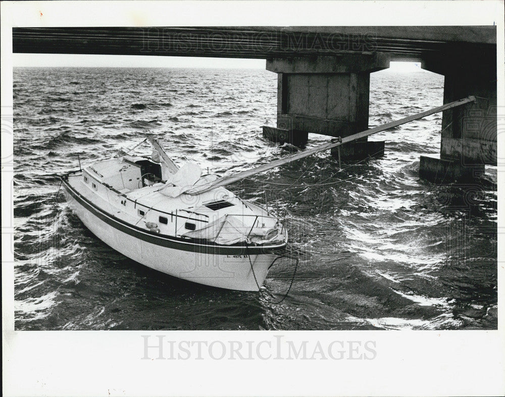 1985 Press Photo Boat Accident Sunshine Skyway Bridge - Historic Images