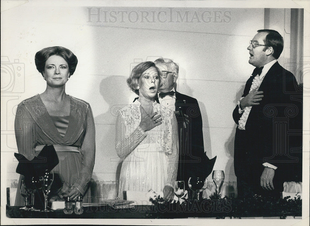 1981 Press Photo Mayor Byrne of Chicago &amp; Mrs Sadat &amp; Gov Thompson of Ill - Historic Images