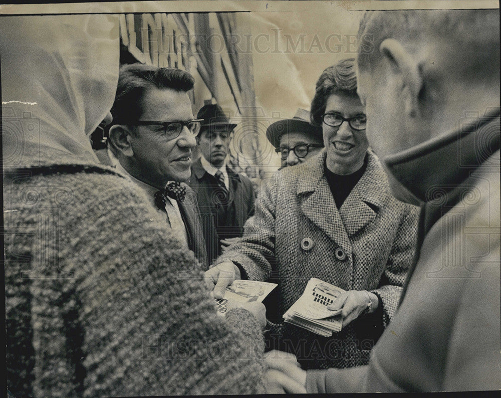 1971 Press Photo Candidate For Illinois Governor Paul Simon And His Wife Jeanne - Historic Images