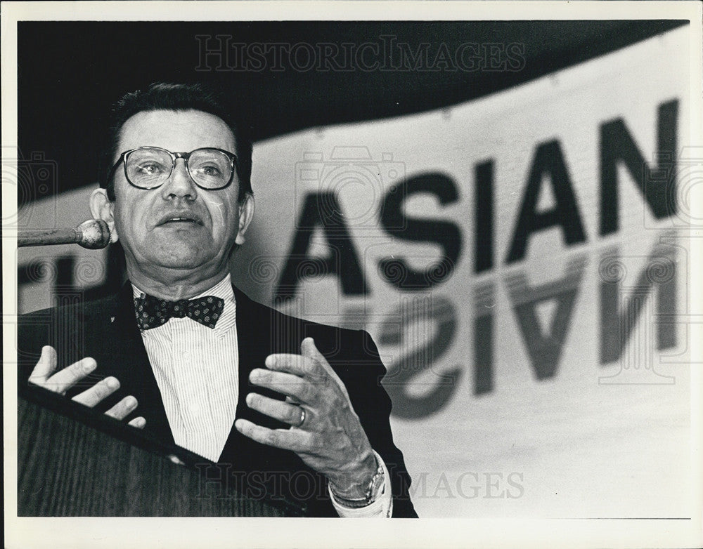 1984 Press Photo Illinois Senator Paul Simon Speaks To Asian American Coalition - Historic Images