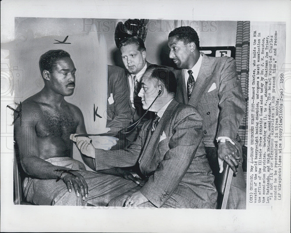 1950 Press Photo Ezzard Charles Heavywieght Champ Examined by Doctor - Historic Images